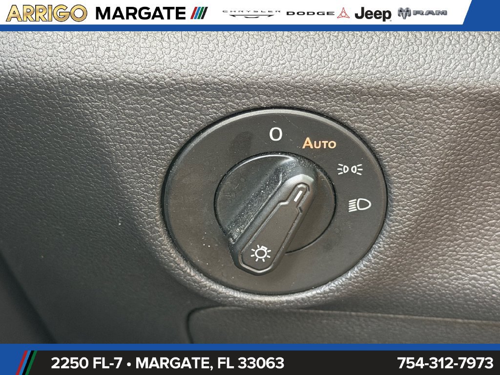 Used 2019 Volkswagen Jetta GLI FWD image 31