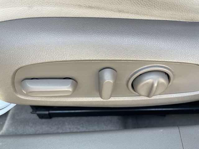 Used 2018 Chevrolet Malibu LT w/ Leather Package FWD image 12