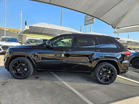Used 2018 Jeep Grand Cherokee Altitude image 8