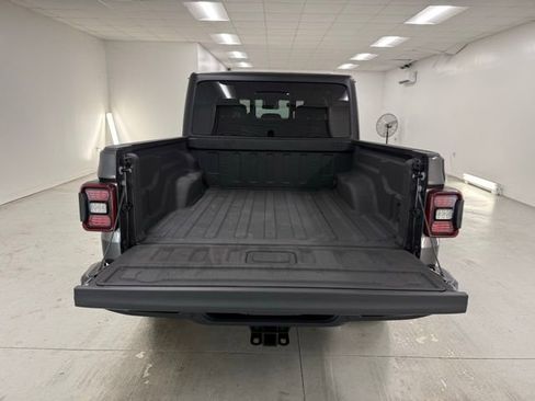 Used 2024 Jeep Gladiator Sport image 9