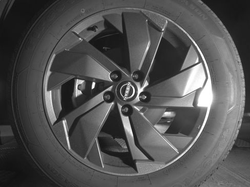 Used 2025 Nissan Rogue SV FWD image 12