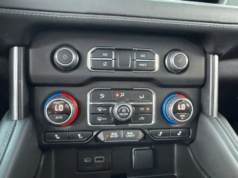 Used 2022 Chevrolet Suburban LT AWD/4WD image 42