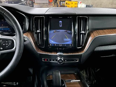 Used 2022 Volvo XC60 B5 Momentum w/ Climate Package image 6