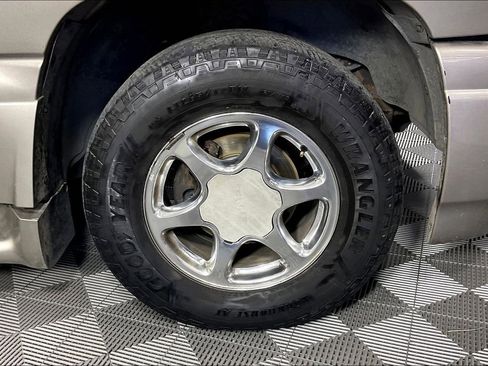 Used 2003 GMC Yukon XL Denali image 9