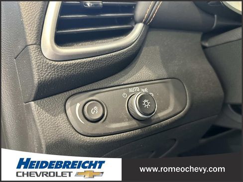 Certified 2022 Chevrolet Trax LT w/ LT Convenience Package image 29