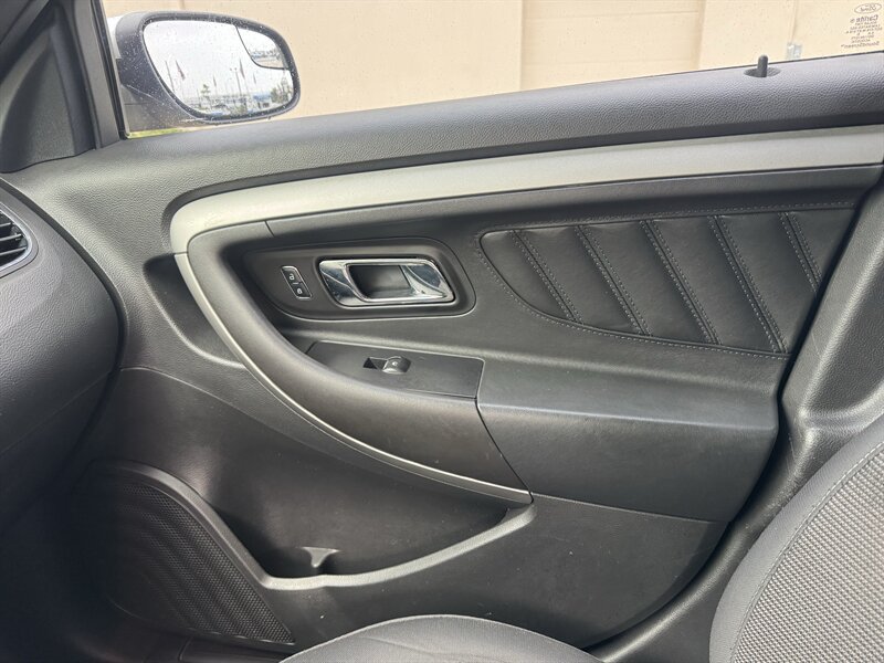 Used 2017 Ford Taurus SEL FWD image 12