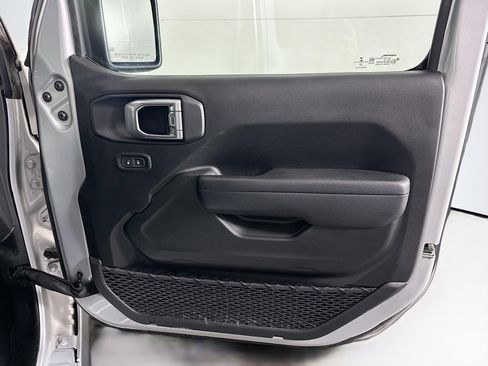 Used 2023 Jeep Wrangler Unlimited w/ Cold Weather Group image 32