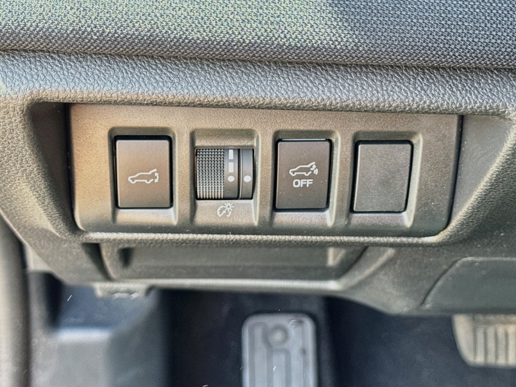 Certified 2025 Subaru Outback Premium AWD/4WD image 6