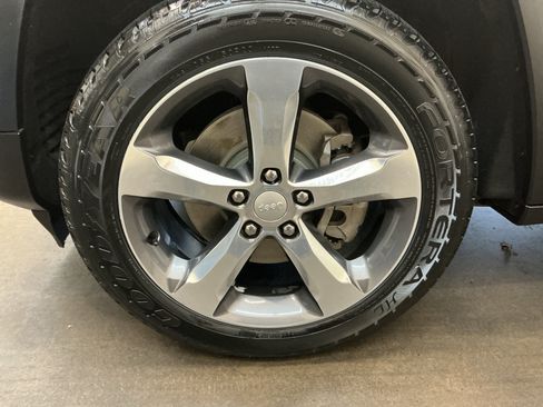 Used 2021 Jeep Grand Cherokee L Limited AWD/4WD image 9