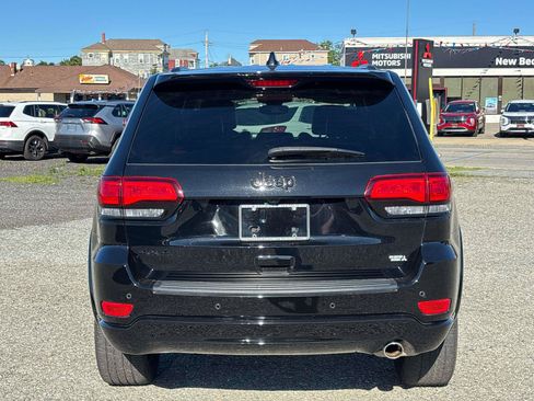 Used 2022 Jeep Grand Cherokee Laredo X AWD/4WD image 4