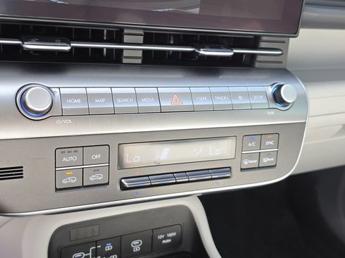 Used 2025 Hyundai Kona SEL FWD image 24