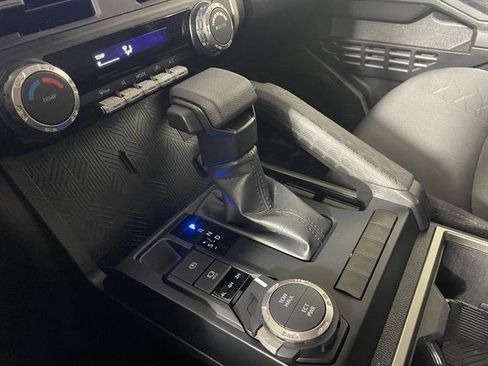Certified 2025 Toyota Tacoma SR5 AWD/4WD image 20