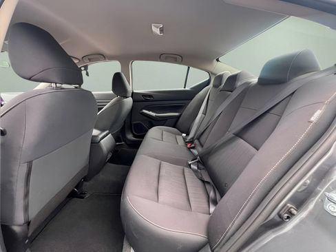 Used 2024 Nissan Altima 2.5 SV FWD image 18