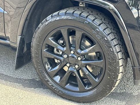 Certified 2021 Jeep Grand Cherokee Laredo X AWD/4WD image 8