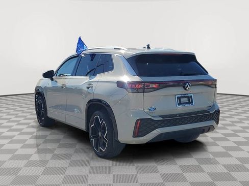 Used 2025 Volkswagen Tiguan SEL R-Line image 3