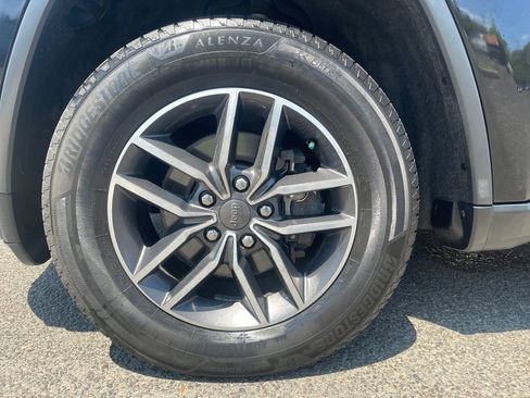 Used 2019 Jeep Grand Cherokee Limited AWD/4WD image 9