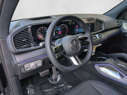 New 2026 Mercedes-Benz GLS 580 4MATIC image 3