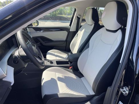 New 2026 Volkswagen Tiguan SE FWD image 17