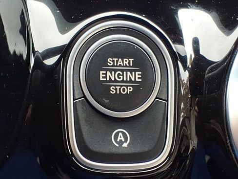 Certified 2025 Mercedes-Benz GLA 250 4MATIC image 21