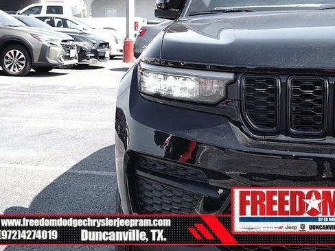 Used 2025 Jeep Grand Cherokee Altitude AWD/4WD image 39