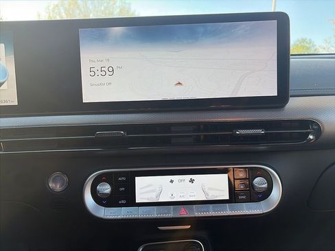 Used 2025 Genesis GV60 Advanced image 9