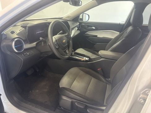 Used 2024 Chevrolet Trax LT image 12