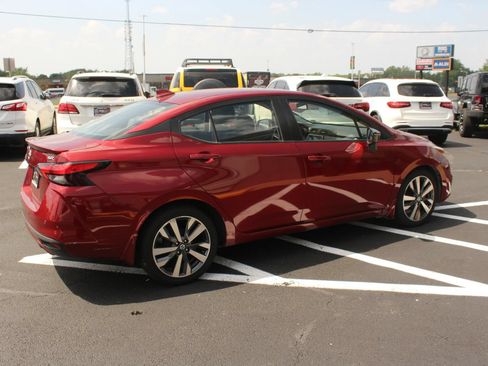 Used 2020 Nissan Versa SR FWD image 7