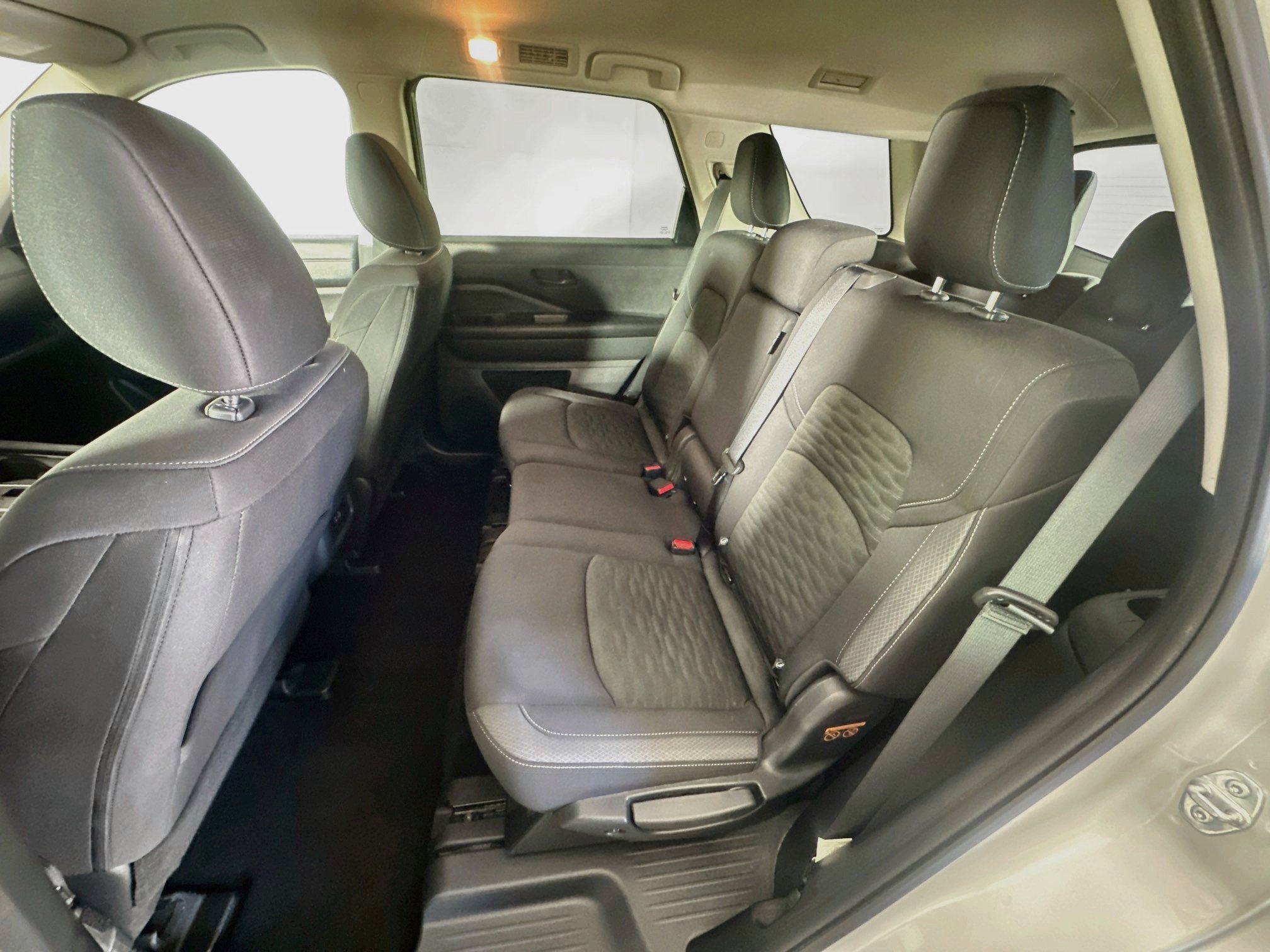 Used 2025 Nissan Pathfinder SV FWD image 27