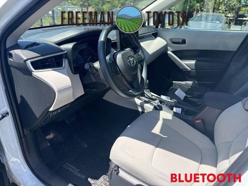 Used 2024 Toyota Corolla Cross L AWD/4WD image 6