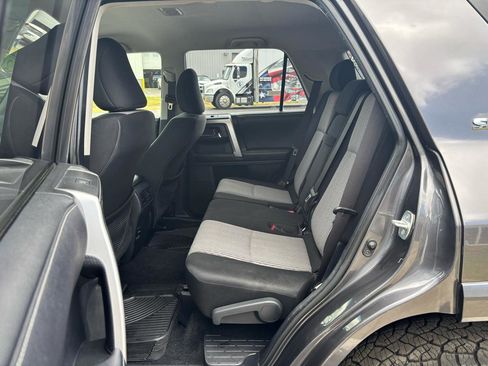 Used 2018 Toyota 4Runner SR5 AWD/4WD image 10
