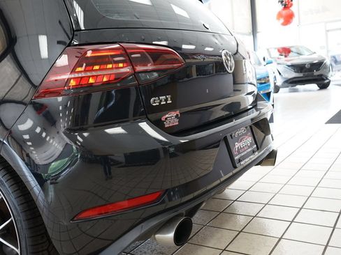 Used 2018 Volkswagen GTI SE FWD image 12
