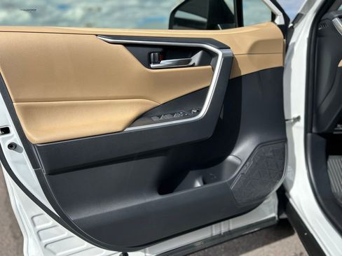 Used 2025 Toyota RAV4 XLE image 13