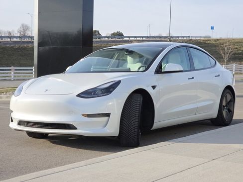 Used 2021 Tesla Model 3 Standard Range Plus image 21