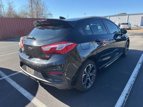 Used 2019 Chevrolet Cruze LT w/ Convenience Package image 4