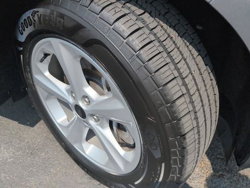 Used 2023 Ford Edge SE AWD/4WD image 9
