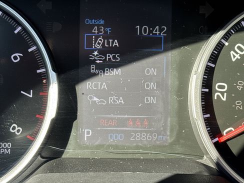 Used 2022 Toyota RAV4 XLE w/ Convenience Package image 17