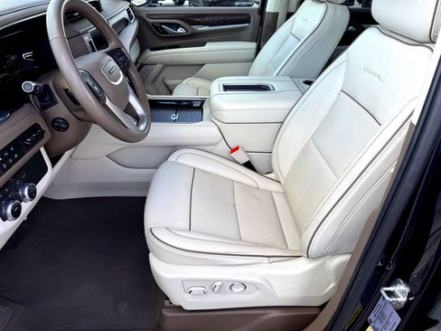 Used 2023 GMC Yukon Denali image 12