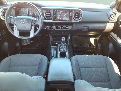 Used 2017 Toyota Tacoma SR5 image 17
