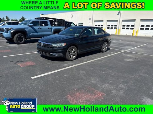 Used 2019 Volkswagen Jetta R-Line w/ R-Line Cold Weather Package FWD image 1