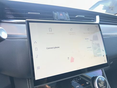 Certified 2025 Jaguar F-PACE R-Dynamic S image 24