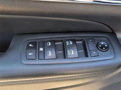 Used 2021 Jeep Grand Cherokee Limited image 33