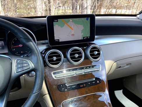 Used 2019 Mercedes-Benz GLC 300 4MATIC image 7