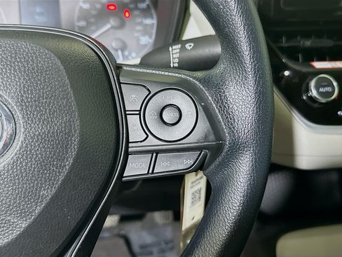 Used 2025 Toyota Corolla LE FWD image 17