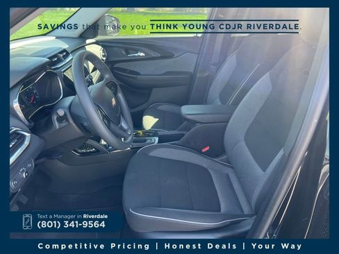 Used 2022 Chevrolet TrailBlazer LT w/ Convenience Package image 9