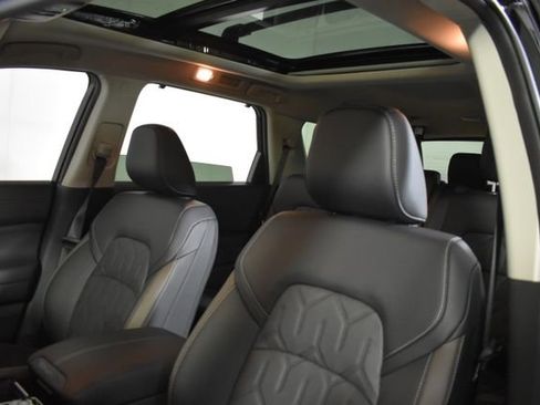 New 2026 Nissan Pathfinder Platinum AWD/4WD image 10
