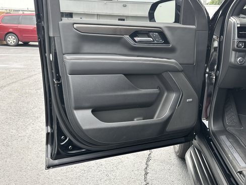 Used 2025 GMC Yukon Elevation RWD image 10