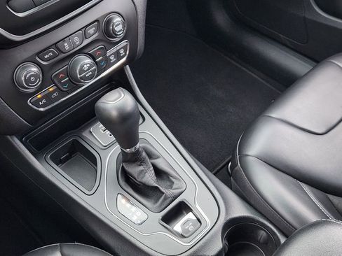 Used 2020 Jeep Cherokee Latitude Plus w/ Comfort/Convenience Group image 15