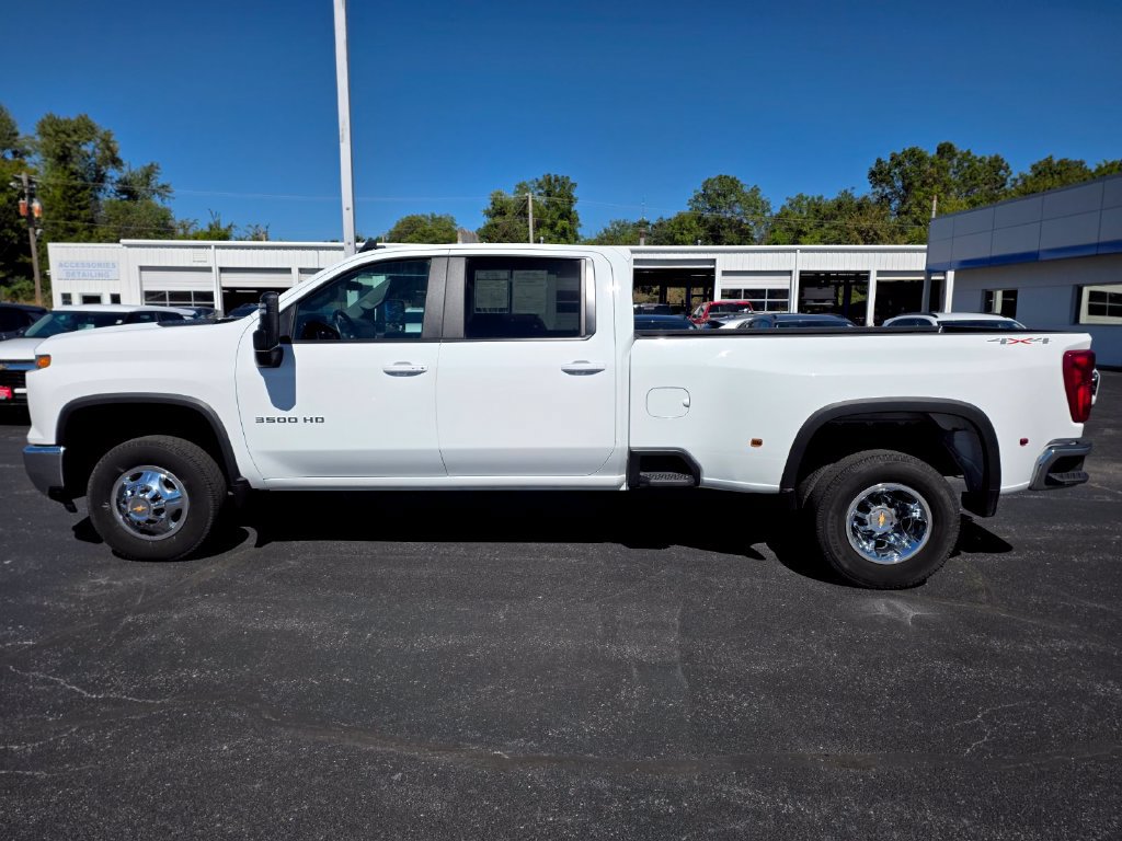 Used 2025 Chevrolet Silverado 3500 LT w/ Convenience Package AWD/4WD image 5