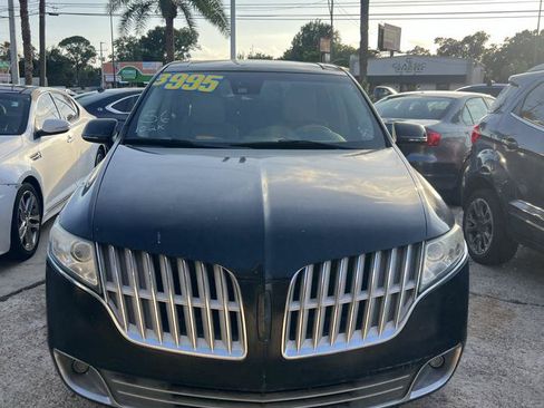 Used 2010 Lincoln MKT 2WD image 2
