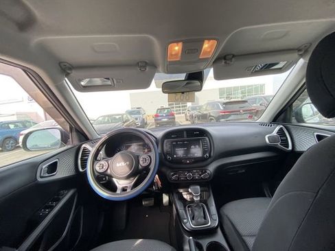 Used 2022 Kia Soul LX w/ Technology Package image 5